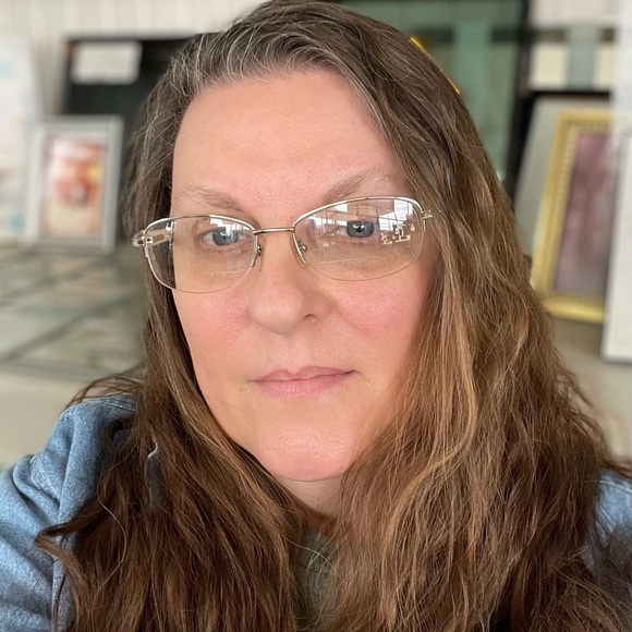 Meet your Posher, Julie - Picture 1 of 1